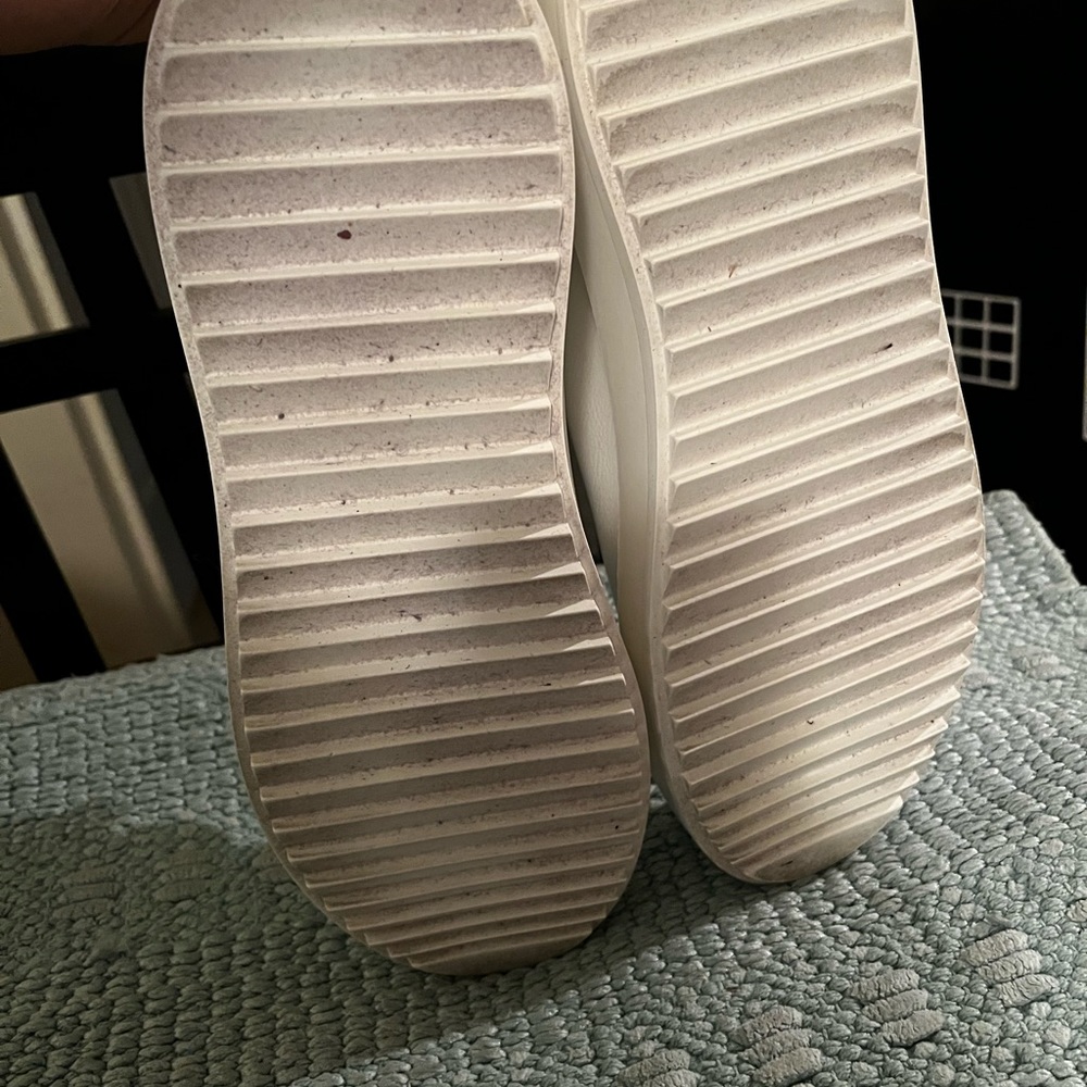 Steve Madden white sneakers . - Picture 10 of 13